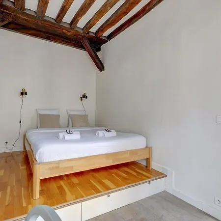 דירה 122-spacious In Le Marais פריז
